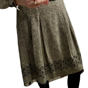Ann Talor Loft black tweed skirt size 4, with black embellishment border.
